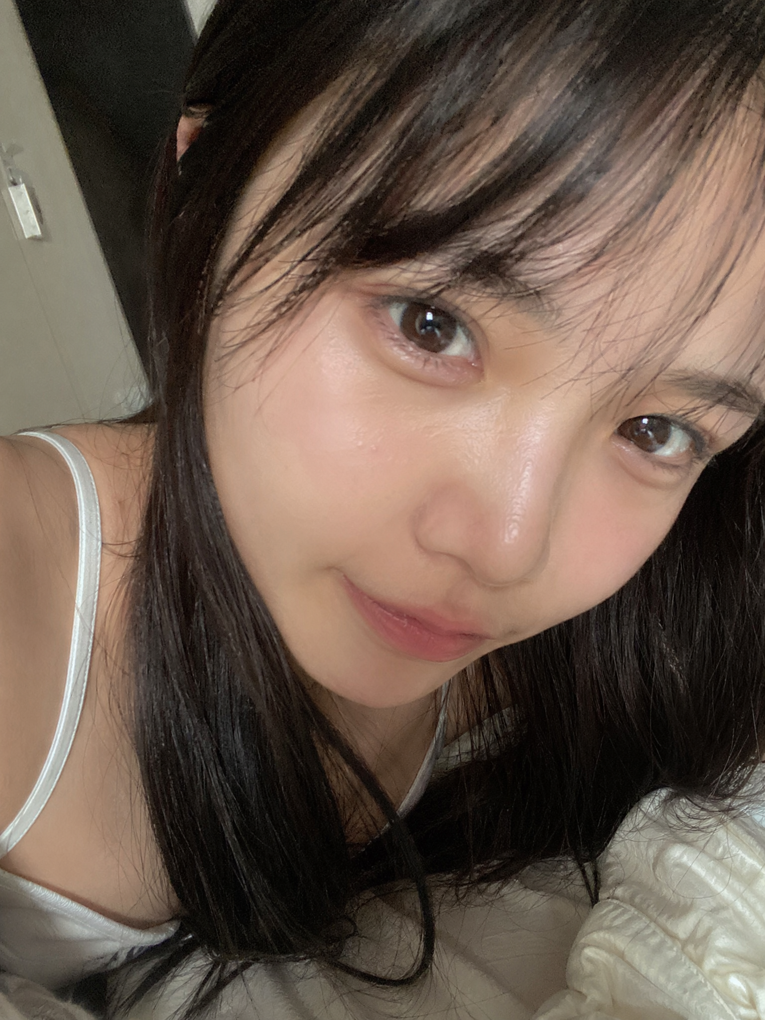 Candid Japanese Influencer iPhone Portrait