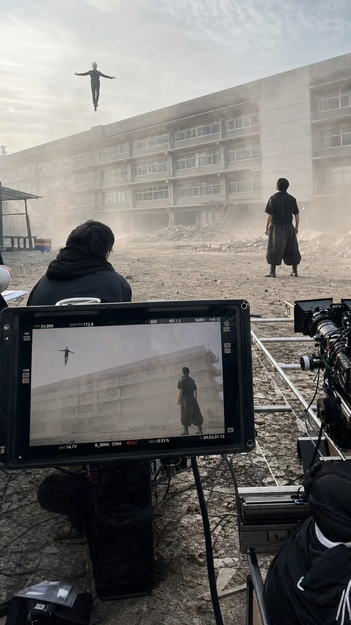 Gojo Floating Above Toji on a Film Set