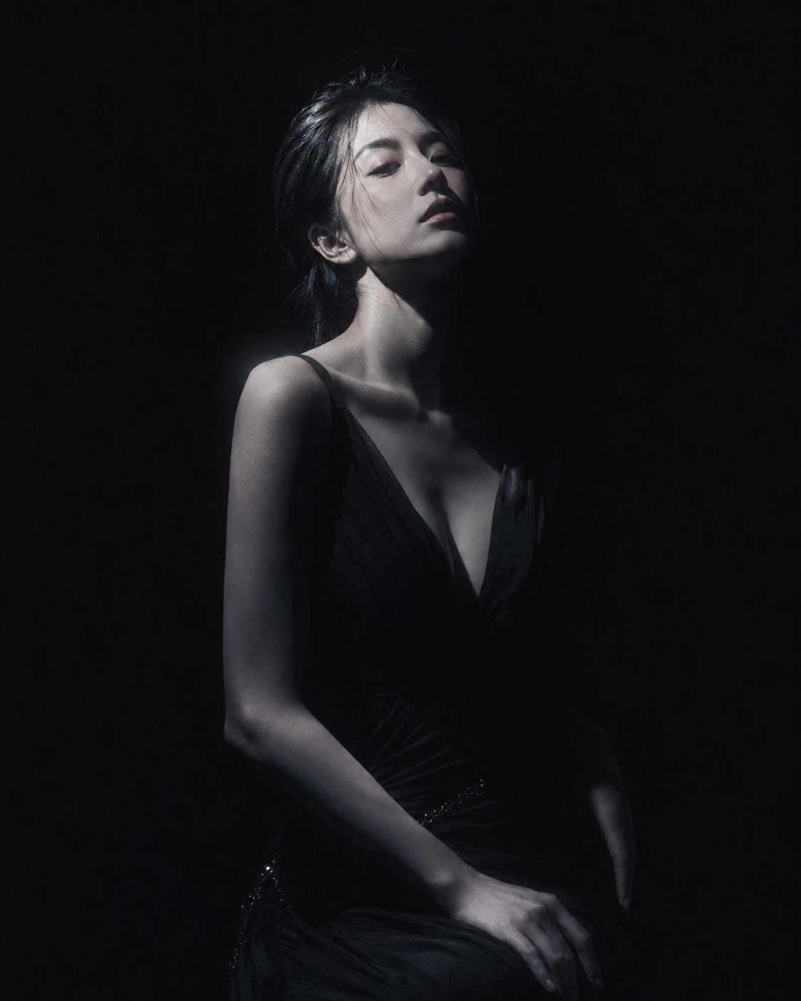 Cold-Light Dark Fashion Portrait