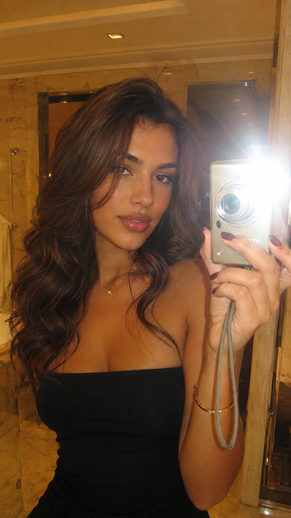 Luxury Bathroom Flash Mirror Selfie