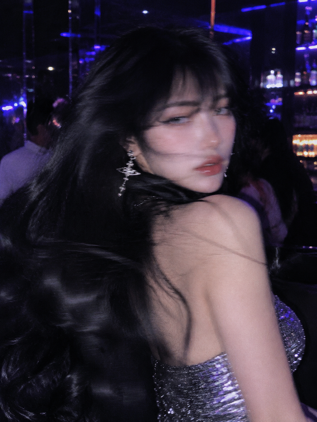 Motion-Blurred Turn Over the Shoulder